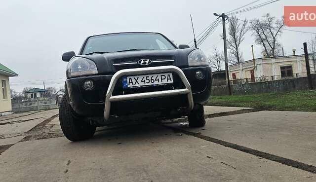 Черный Хендай Туксон, объемом двигателя 2 л и пробегом 190 тыс. км за 7500 $, фото 22 на Automoto.ua