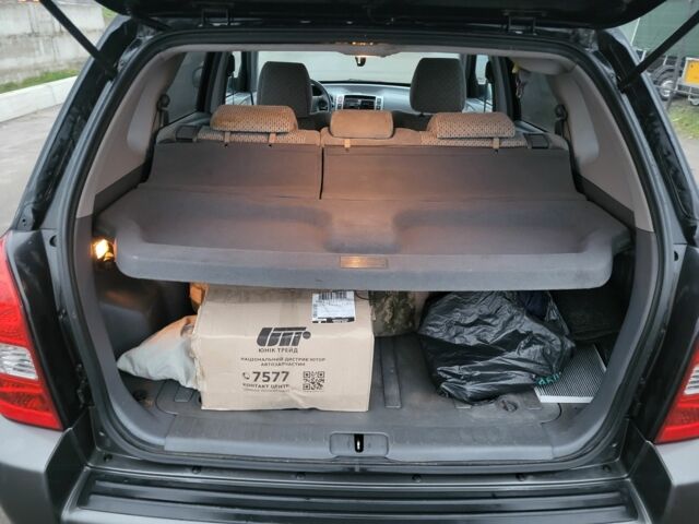 Черный Хендай Туксон, объемом двигателя 2 л и пробегом 180 тыс. км за 4500 $, фото 6 на Automoto.ua