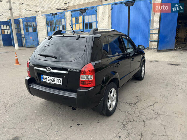 Черный Хендай Туксон, объемом двигателя 1.98 л и пробегом 215 тыс. км за 8600 $, фото 6 на Automoto.ua