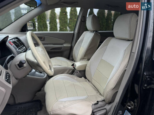 Черный Хендай Туксон, объемом двигателя 2.7 л и пробегом 220 тыс. км за 6400 $, фото 6 на Automoto.ua