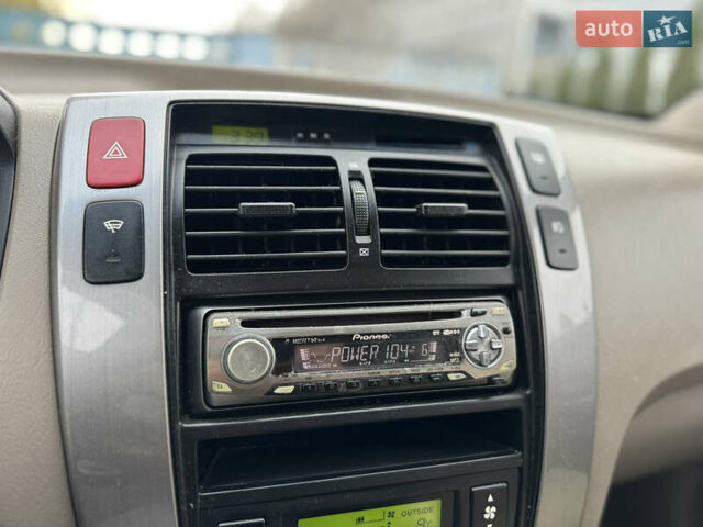 Черный Хендай Туксон, объемом двигателя 2.7 л и пробегом 220 тыс. км за 6400 $, фото 13 на Automoto.ua