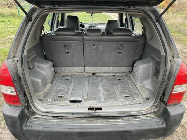 Чорний Хендай Туксон, об'ємом двигуна 2 л та пробігом 320 тис. км за 3000 $, фото 15 на Automoto.ua