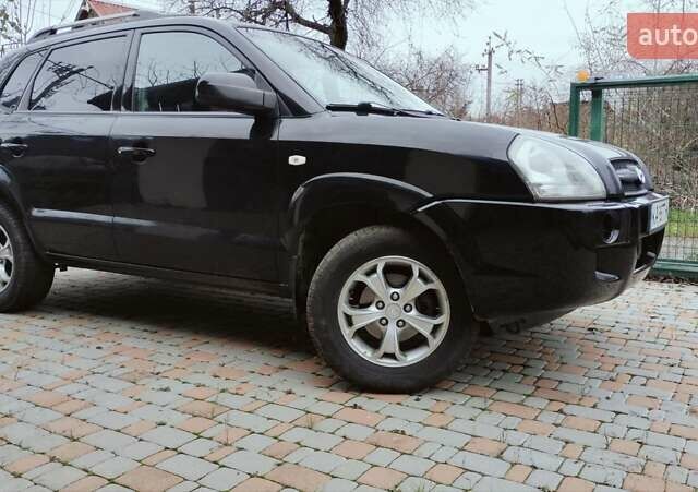 Чорний Хендай Туксон, об'ємом двигуна 1.98 л та пробігом 213 тис. км за 7500 $, фото 3 на Automoto.ua
