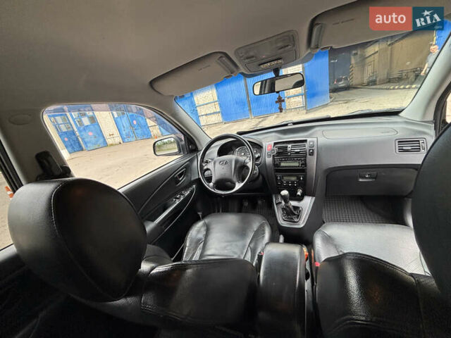 Черный Хендай Туксон, объемом двигателя 1.98 л и пробегом 215 тыс. км за 8600 $, фото 8 на Automoto.ua