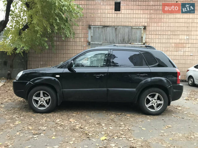 Черный Хендай Туксон, объемом двигателя 2 л и пробегом 261 тыс. км за 6500 $, фото 10 на Automoto.ua