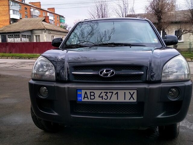 Черный Хендай Туксон, объемом двигателя 2 л и пробегом 236 тыс. км за 7800 $, фото 2 на Automoto.ua