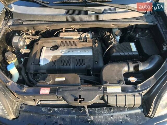 Черный Хендай Туксон, объемом двигателя 2 л и пробегом 253 тыс. км за 7500 $, фото 4 на Automoto.ua