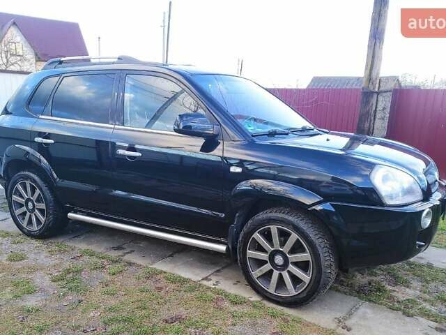 Черный Хендай Туксон, объемом двигателя 2 л и пробегом 208 тыс. км за 6950 $, фото 4 на Automoto.ua