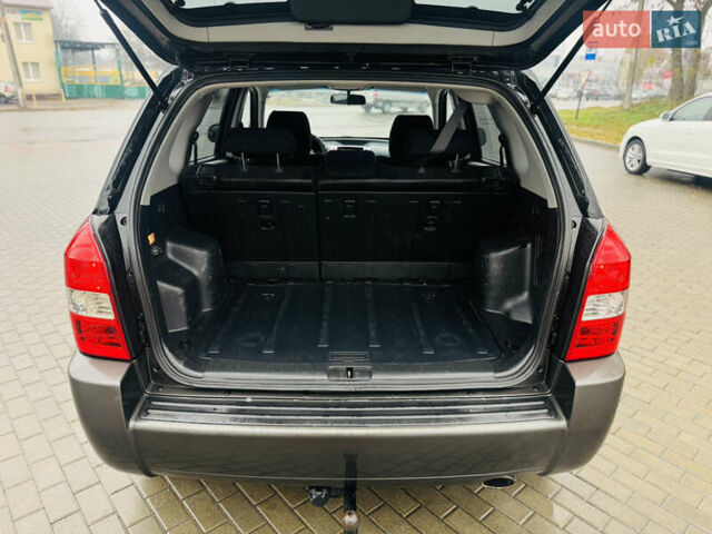 Черный Хендай Туксон, объемом двигателя 1.98 л и пробегом 252 тыс. км за 7300 $, фото 19 на Automoto.ua