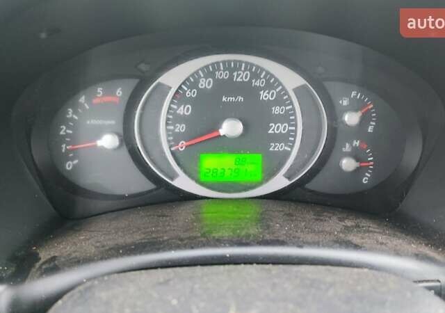 Черный Хендай Туксон, объемом двигателя 2 л и пробегом 284 тыс. км за 4700 $, фото 5 на Automoto.ua