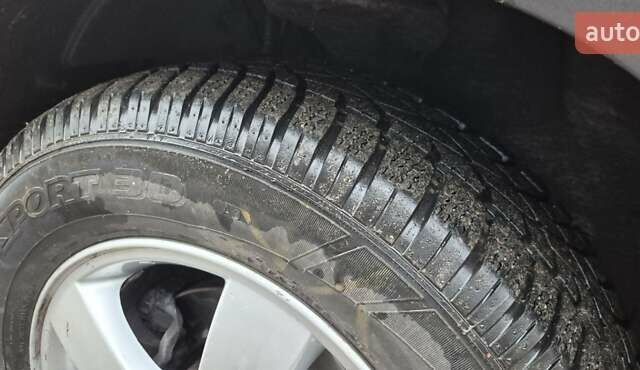 Черный Хендай Туксон, объемом двигателя 1.98 л и пробегом 230 тыс. км за 6390 $, фото 12 на Automoto.ua