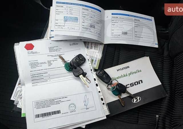 Черный Хендай Туксон, объемом двигателя 2 л и пробегом 284 тыс. км за 4700 $, фото 10 на Automoto.ua