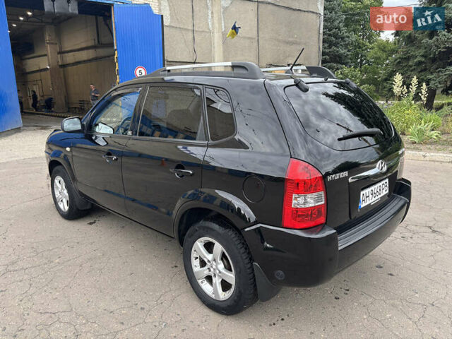 Черный Хендай Туксон, объемом двигателя 1.98 л и пробегом 215 тыс. км за 8600 $, фото 5 на Automoto.ua