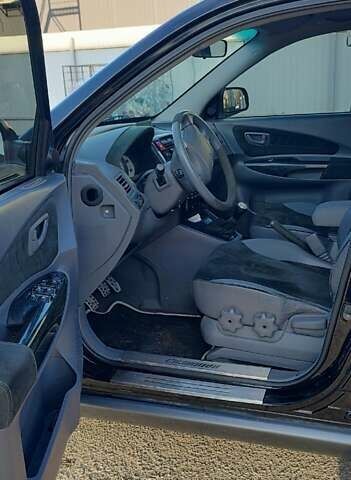 Хендай Туксон 2005 в Харькове на Automoto.ua Черный Хендай Туксон, объемом двигателя 1.98 л и пробегом 173 тыс. км за 8000 $, фото 23 на Automoto.ua