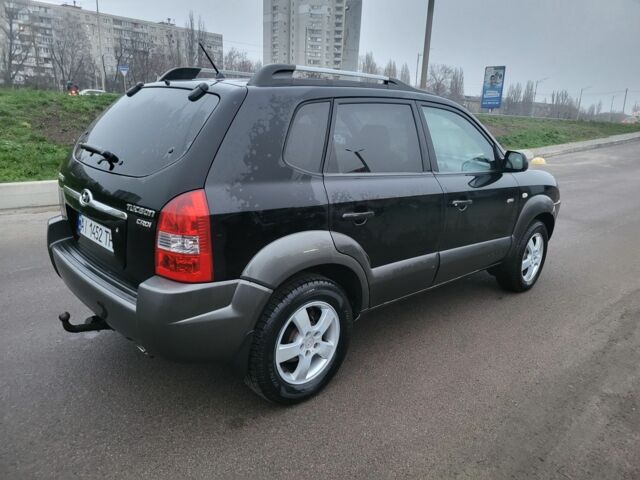 Черный Хендай Туксон, объемом двигателя 2 л и пробегом 180 тыс. км за 4500 $, фото 7 на Automoto.ua