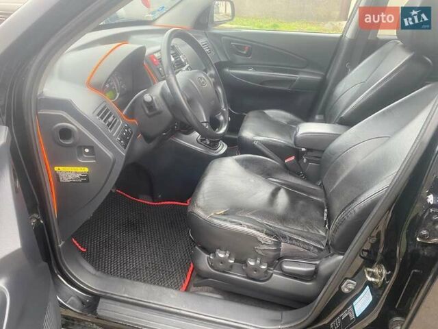 Черный Хендай Туксон, объемом двигателя 2 л и пробегом 190 тыс. км за 7500 $, фото 17 на Automoto.ua