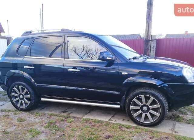 Черный Хендай Туксон, объемом двигателя 2 л и пробегом 208 тыс. км за 6950 $, фото 51 на Automoto.ua