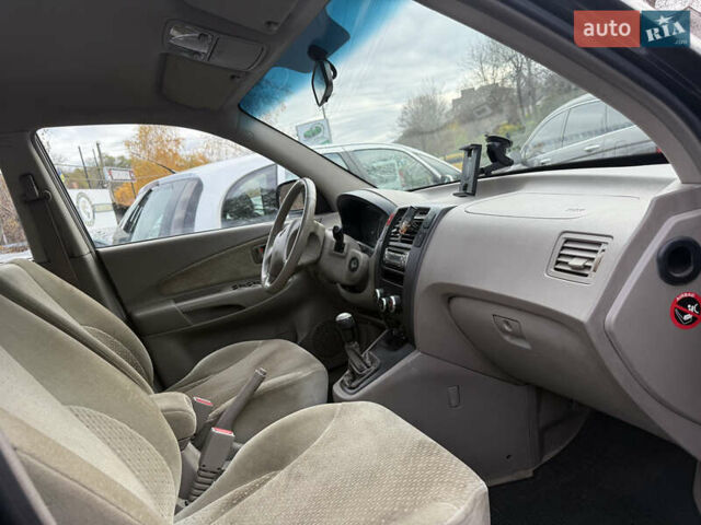 Черный Хендай Туксон, объемом двигателя 2 л и пробегом 211 тыс. км за 4444 $, фото 15 на Automoto.ua