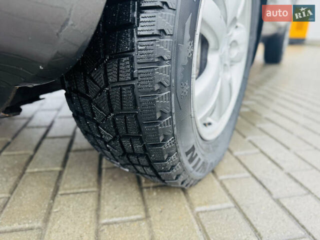 Черный Хендай Туксон, объемом двигателя 1.98 л и пробегом 252 тыс. км за 7300 $, фото 10 на Automoto.ua