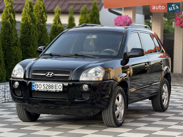 Черный Хендай Туксон, объемом двигателя 1.98 л и пробегом 250 тыс. км за 6700 $, фото 3 на Automoto.ua