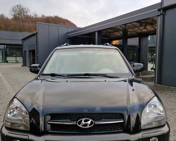 Черный Хендай Туксон, объемом двигателя 0 л и пробегом 165 тыс. км за 5800 $, фото 7 на Automoto.ua