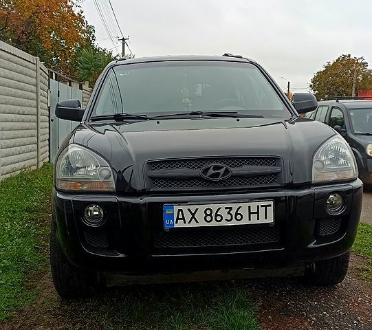 Чорний Хендай Туксон, об'ємом двигуна 2 л та пробігом 146 тис. км за 8200 $, фото 5 на Automoto.ua