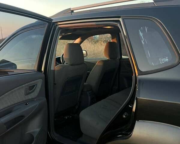 Черный Хендай Туксон, объемом двигателя 1.98 л и пробегом 135 тыс. км за 3950 $, фото 6 на Automoto.ua