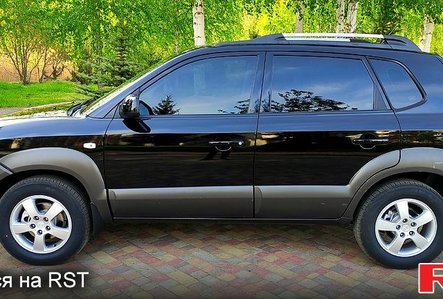 Чорний Хендай Туксон, об'ємом двигуна 2 л та пробігом 240 тис. км за 7400 $, фото 3 на Automoto.ua