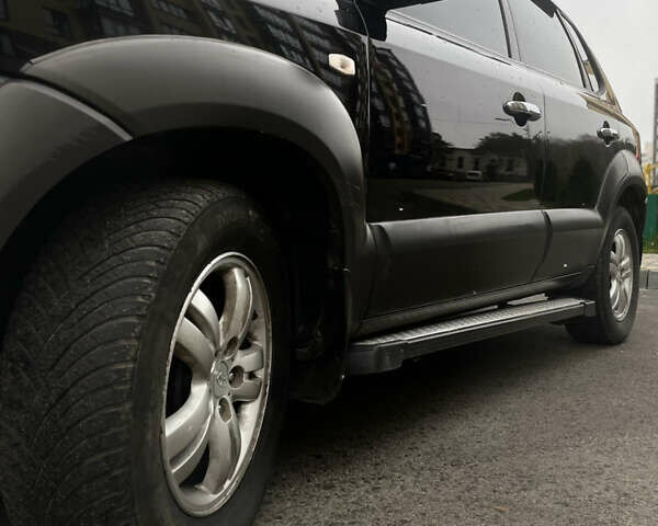 Чорний Хендай Туксон, об'ємом двигуна 1.98 л та пробігом 225 тис. км за 6600 $, фото 4 на Automoto.ua