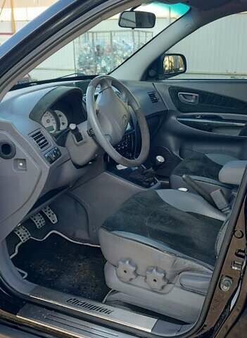 Хендай Туксон 2005 в Харькове на Automoto.ua Черный Хендай Туксон, объемом двигателя 1.98 л и пробегом 173 тыс. км за 8000 $, фото 18 на Automoto.ua