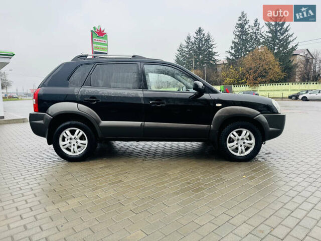 Черный Хендай Туксон, объемом двигателя 1.98 л и пробегом 252 тыс. км за 7300 $, фото 3 на Automoto.ua
