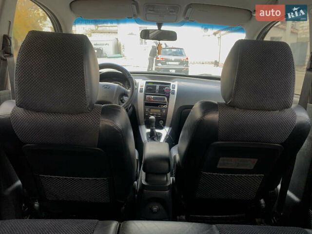 Черный Хендай Туксон, объемом двигателя 2 л и пробегом 219 тыс. км за 8400 $, фото 12 на Automoto.ua