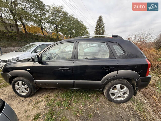 Черный Хендай Туксон, объемом двигателя 2 л и пробегом 211 тыс. км за 4444 $, фото 6 на Automoto.ua