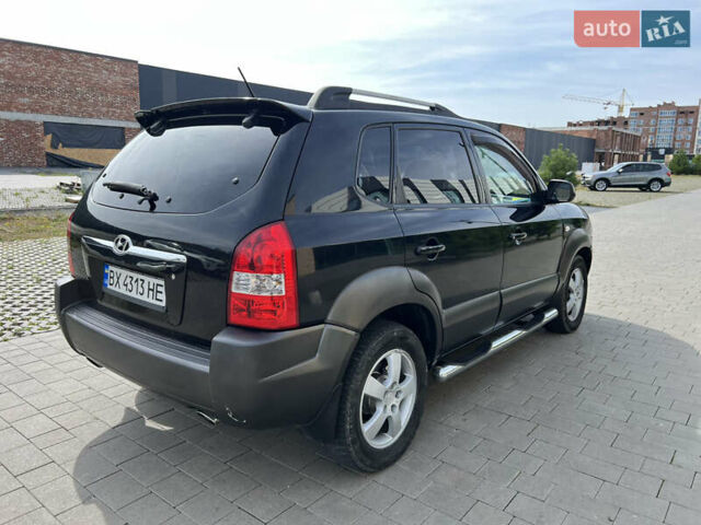 Чорний Хендай Туксон, об'ємом двигуна 2 л та пробігом 255 тис. км за 6900 $, фото 5 на Automoto.ua