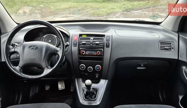 Черный Хендай Туксон, объемом двигателя 1.98 л и пробегом 230 тыс. км за 6390 $, фото 15 на Automoto.ua