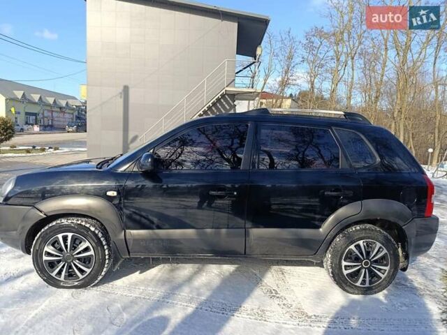 Черный Хендай Туксон, объемом двигателя 1.98 л и пробегом 285 тыс. км за 5600 $, фото 13 на Automoto.ua