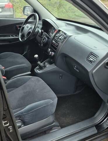 Черный Хендай Туксон, объемом двигателя 1.98 л и пробегом 230 тыс. км за 6390 $, фото 21 на Automoto.ua