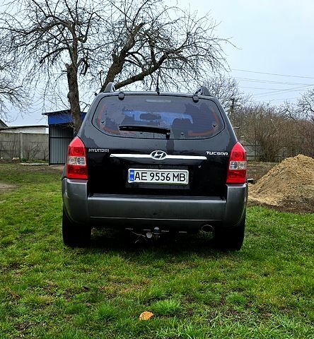 Черный Хендай Туксон, объемом двигателя 2 л и пробегом 240 тыс. км за 5500 $, фото 5 на Automoto.ua