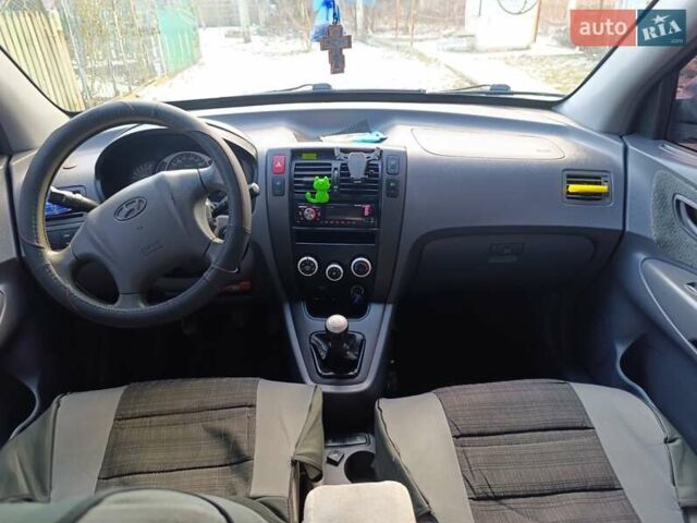 Черный Хендай Туксон, объемом двигателя 1.98 л и пробегом 285 тыс. км за 5600 $, фото 27 на Automoto.ua