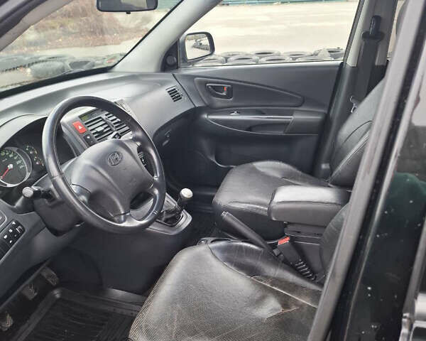 Черный Хендай Туксон, объемом двигателя 2 л и пробегом 170 тыс. км за 6999 $, фото 7 на Automoto.ua