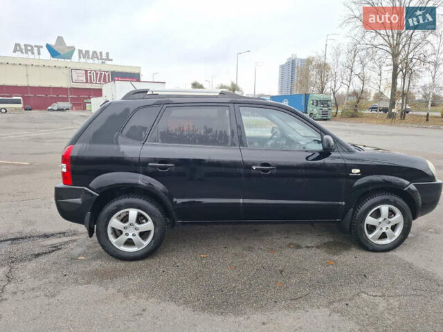 Черный Хендай Туксон, объемом двигателя 2 л и пробегом 170 тыс. км за 6999 $, фото 6 на Automoto.ua