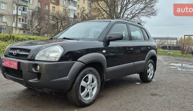 Черный Хендай Туксон, объемом двигателя 1.98 л и пробегом 230 тыс. км за 6390 $, фото 32 на Automoto.ua