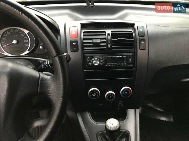 Черный Хендай Туксон, объемом двигателя 2 л и пробегом 261 тыс. км за 6500 $, фото 15 на Automoto.ua