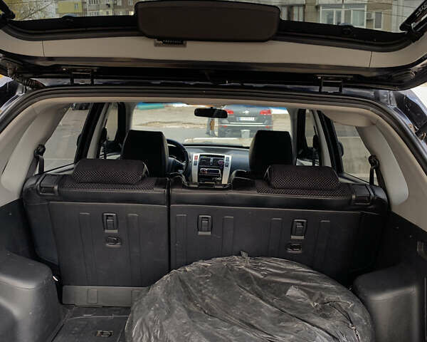 Черный Хендай Туксон, объемом двигателя 2 л и пробегом 219 тыс. км за 8400 $, фото 11 на Automoto.ua