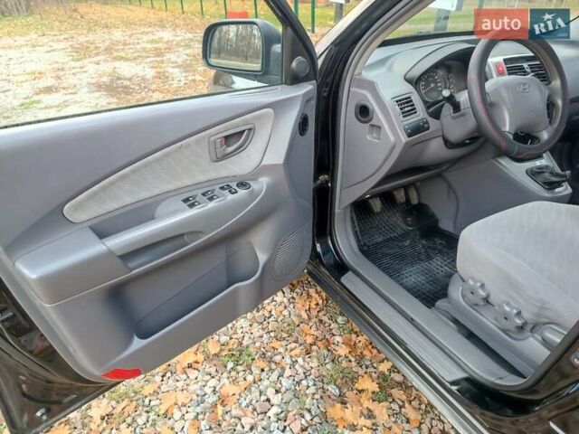 Черный Хендай Туксон, объемом двигателя 1.98 л и пробегом 192 тыс. км за 6900 $, фото 22 на Automoto.ua