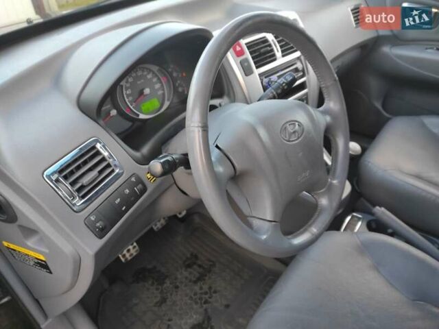 Черный Хендай Туксон, объемом двигателя 2 л и пробегом 208 тыс. км за 6950 $, фото 12 на Automoto.ua