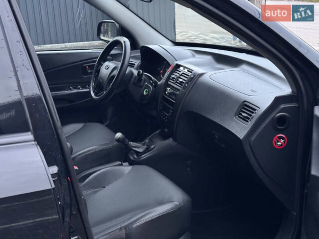 Хендай Туксон 2005 у Полтаві на Automoto.ua Чорний Хендай Туксон, об'ємом двигуна 1.98 л та пробігом 175 тис. км за 7700 $, фото 12 на Automoto.ua