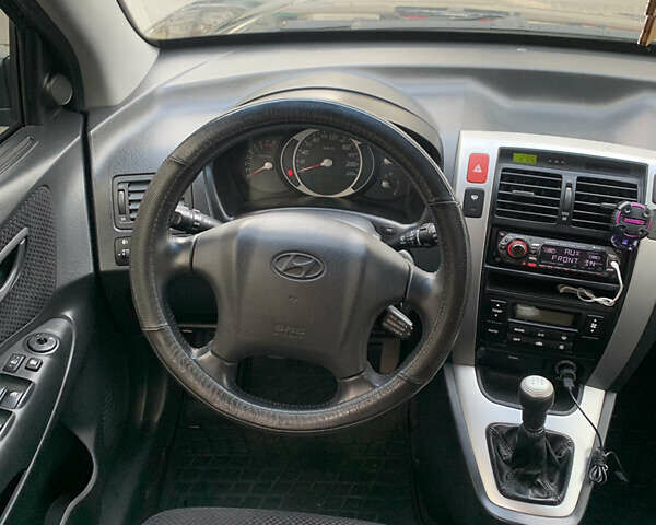 Черный Хендай Туксон, объемом двигателя 2 л и пробегом 219 тыс. км за 8400 $, фото 15 на Automoto.ua