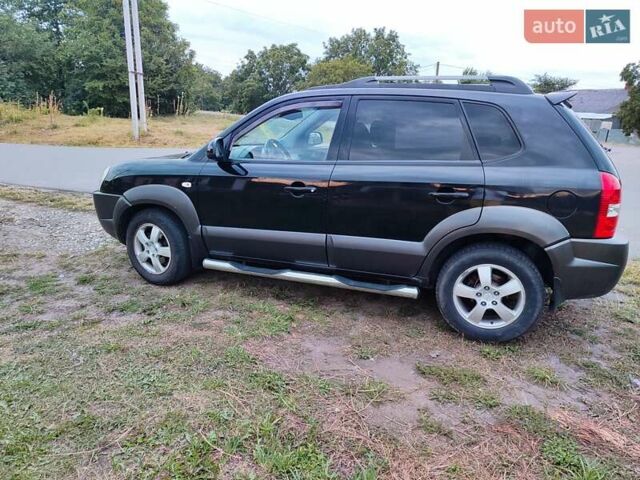 Черный Хендай Туксон, объемом двигателя 1.99 л и пробегом 250 тыс. км за 6650 $, фото 1 на Automoto.ua