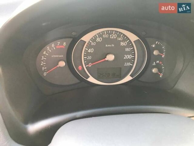 Черный Хендай Туксон, объемом двигателя 2 л и пробегом 253 тыс. км за 7500 $, фото 5 на Automoto.ua